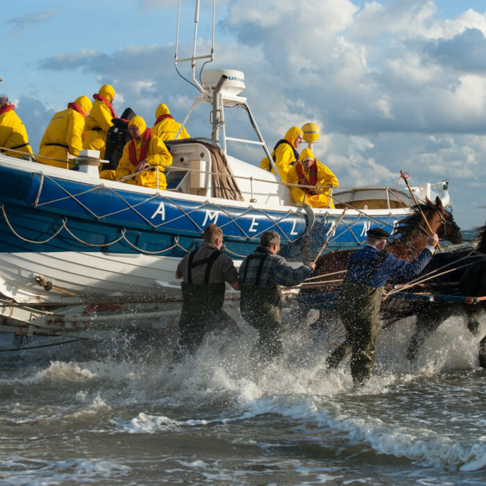 Demonstratie van de paardenreddingboot op Ameland. foto